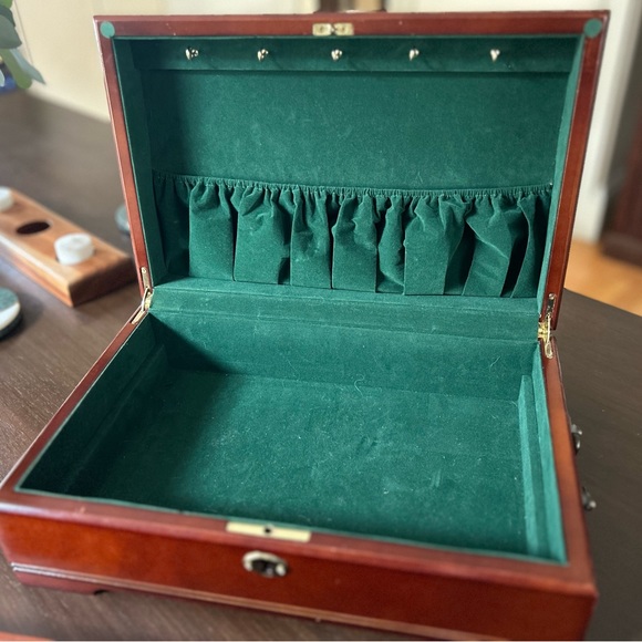 Wood and Velvet Jewelry Box - Key included! - Picture 5 of 5